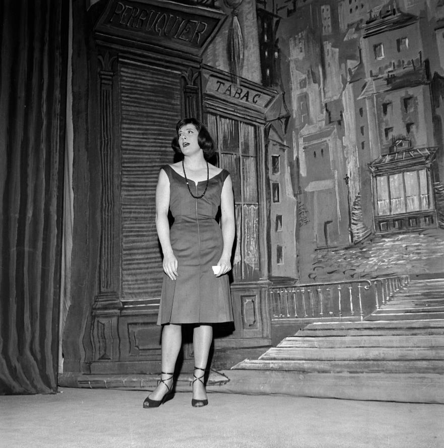 Colette-Renard-dans-Irma-la-Douce-en-1956