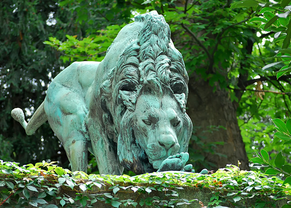 Lion Sculpture at Jardin des Plantes